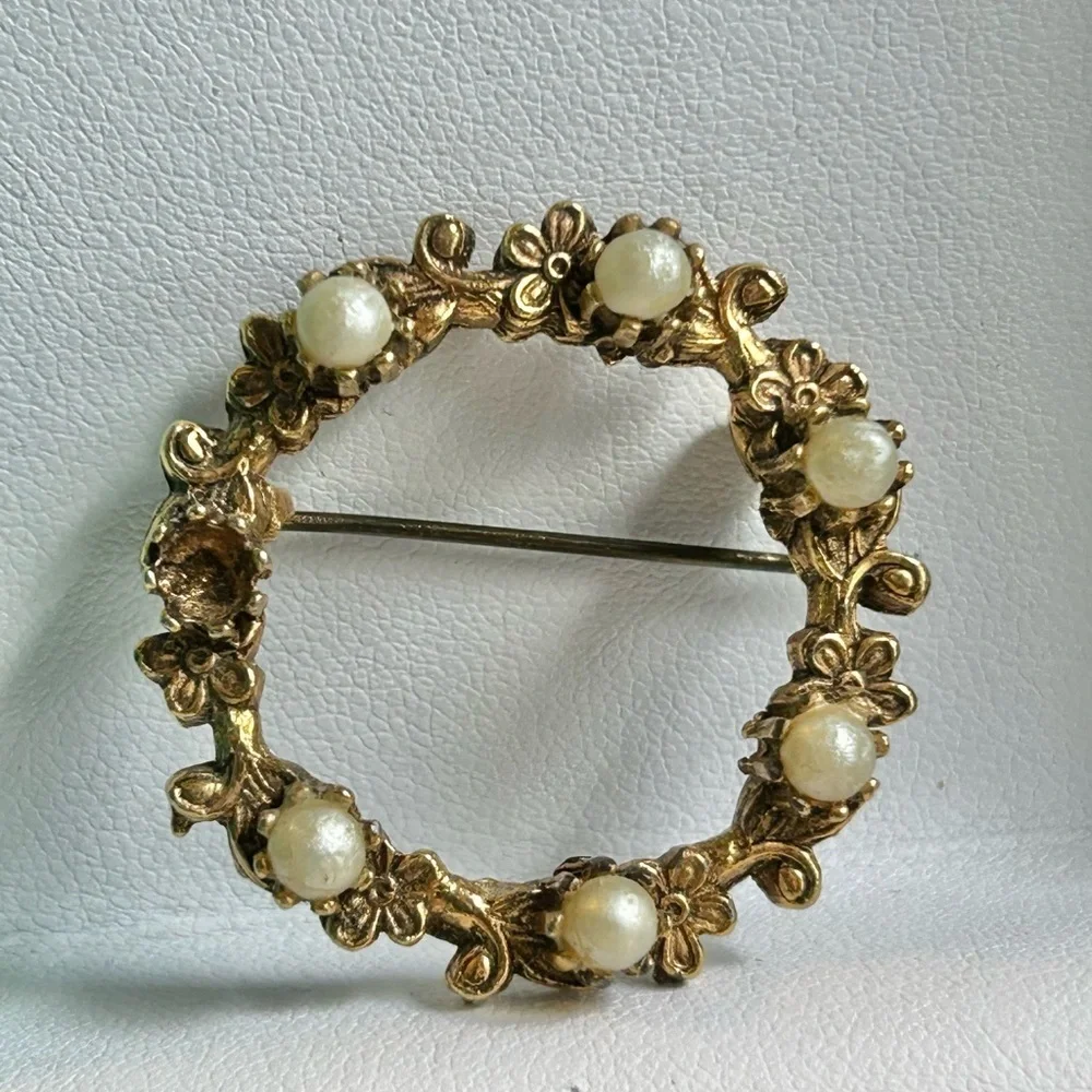 Vintage Signed TACOA Art Nouveau Floral Brooch Pin w/ Faux Pearls Open Circle - Picture 11 of 11